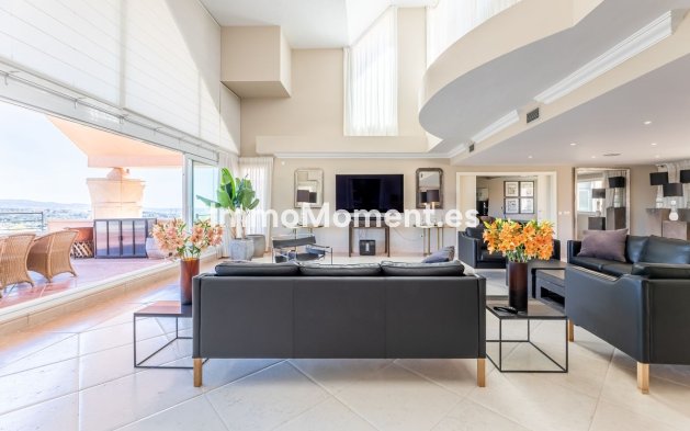 Resale - Apartment - Marbella - Nueva Andalucía