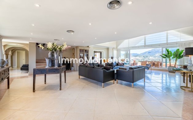 Resale - Apartment - Marbella - Nueva Andalucía