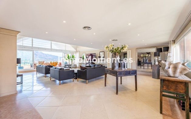Resale - Apartment - Marbella - Nueva Andalucía