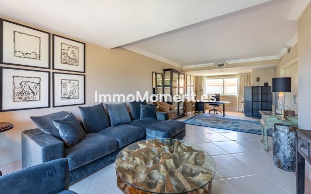 Resale - Apartment - Marbella - Nueva Andalucía