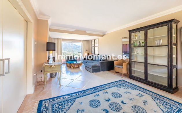 Resale - Apartment - Marbella - Nueva Andalucía
