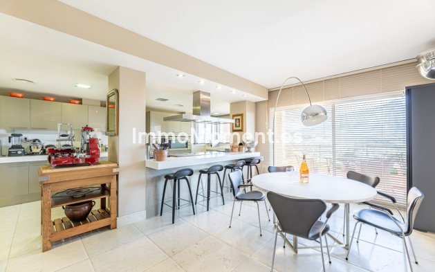 Resale - Apartment - Marbella - Nueva Andalucía