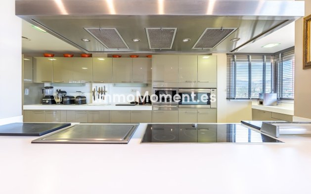 Resale - Apartment - Marbella - Nueva Andalucía