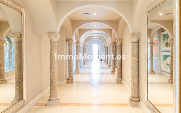 Resale - Apartment - Marbella - Nueva Andalucía