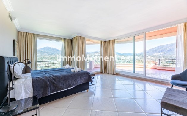 Resale - Apartment - Marbella - Nueva Andalucía