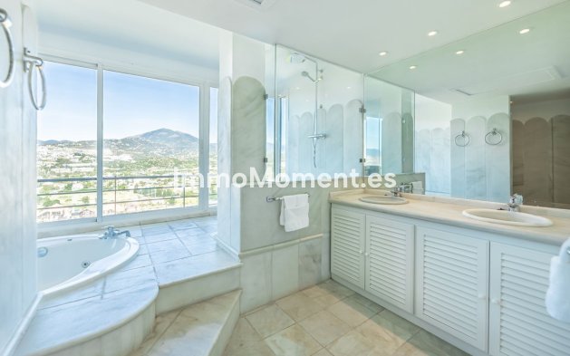 Resale - Apartment - Marbella - Nueva Andalucía