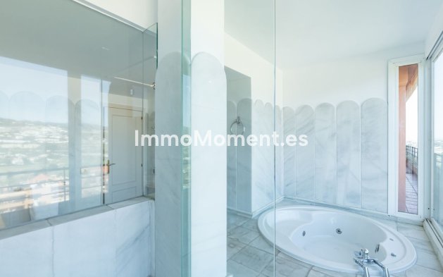 Resale - Apartment - Marbella - Nueva Andalucía