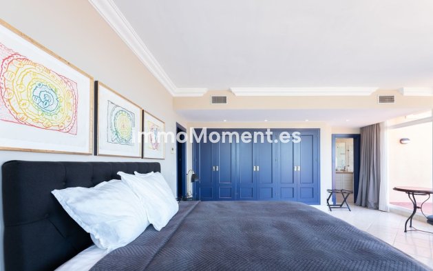 Resale - Apartment - Marbella - Nueva Andalucía