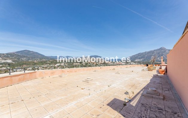 Resale - Apartment - Marbella - Nueva Andalucía