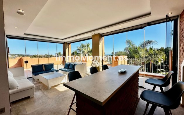 Resale - Apartment - Marbella - Nueva Andalucía