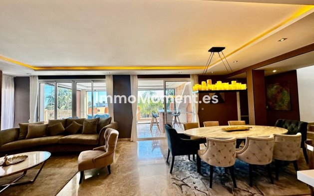 Resale - Apartment - Marbella - Nueva Andalucía