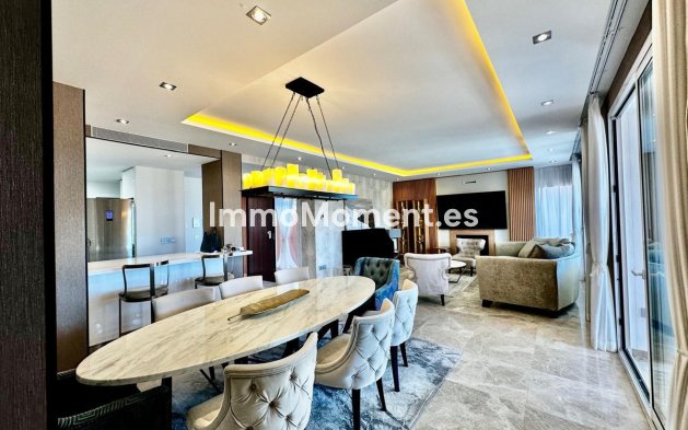 Resale - Apartment - Marbella - Nueva Andalucía