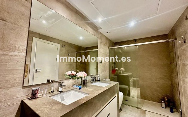 Resale - Apartment - Marbella - Nueva Andalucía