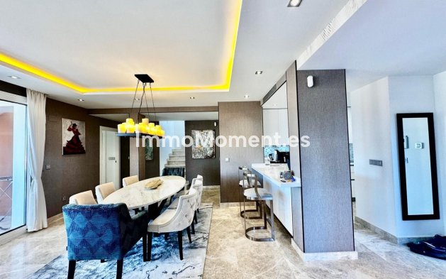 Resale - Apartment - Marbella - Nueva Andalucía