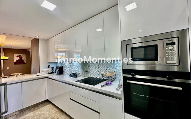 Resale - Apartment - Marbella - Nueva Andalucía