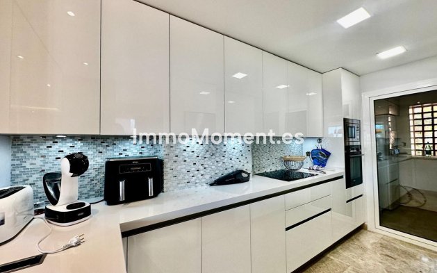 Resale - Apartment - Marbella - Nueva Andalucía