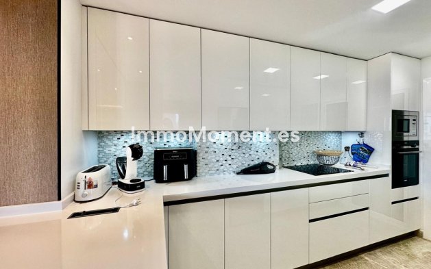 Resale - Apartment - Marbella - Nueva Andalucía