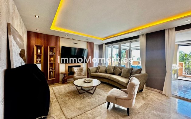 Resale - Apartment - Marbella - Nueva Andalucía