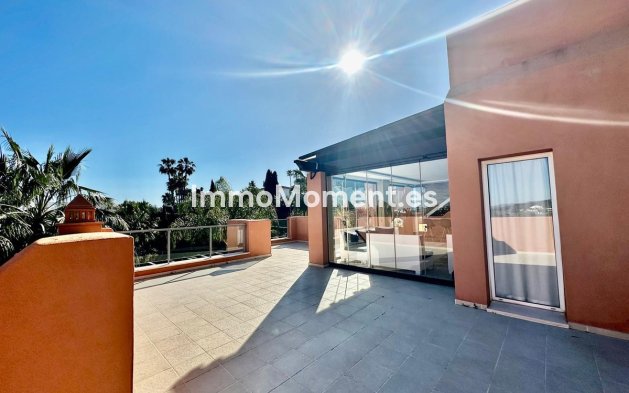 Resale - Apartment - Marbella - Nueva Andalucía
