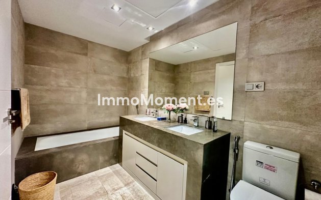 Resale - Apartment - Marbella - Nueva Andalucía