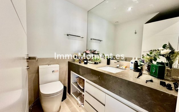 Resale - Apartment - Marbella - Nueva Andalucía