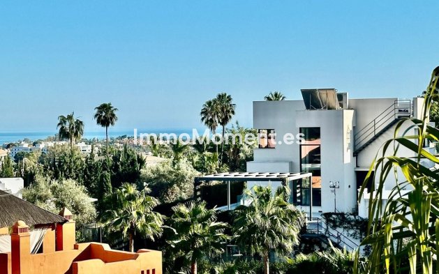 Resale - Apartment - Marbella - Nueva Andalucía