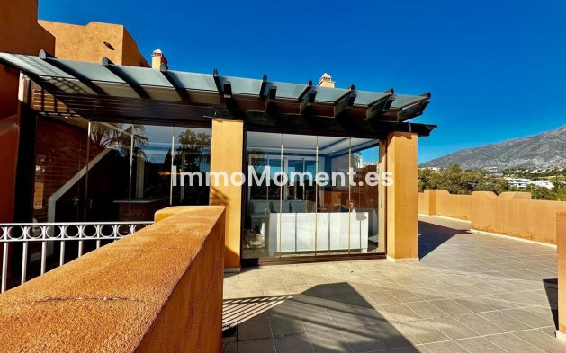 Resale - Apartment - Marbella - Nueva Andalucía