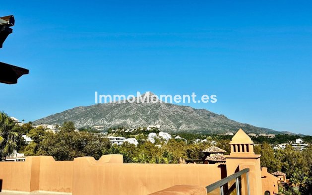 Resale - Apartment - Marbella - Nueva Andalucía
