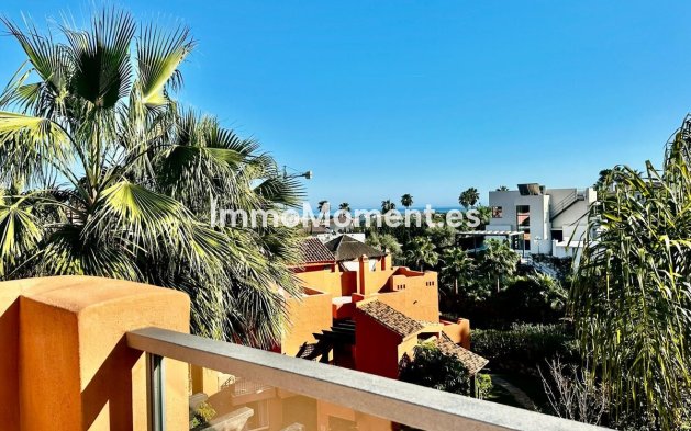 Resale - Apartment - Marbella - Nueva Andalucía