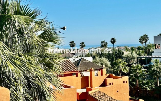 Resale - Apartment - Marbella - Nueva Andalucía