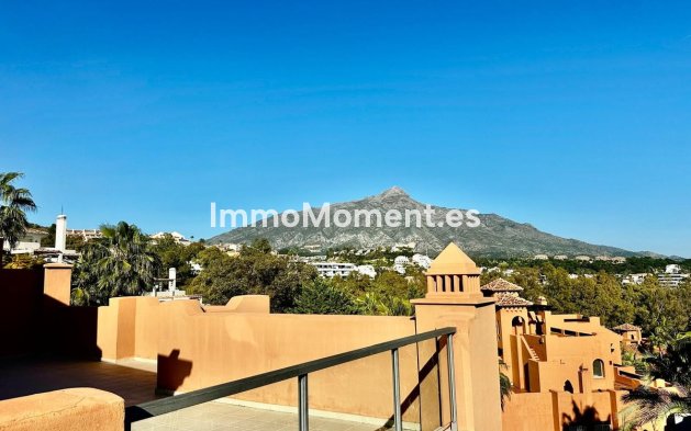 Resale - Apartment - Marbella - Nueva Andalucía