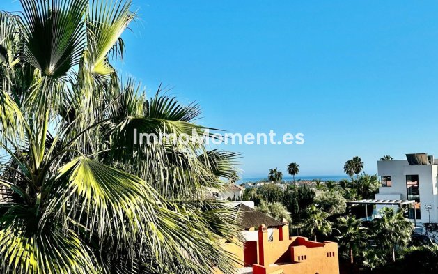 Resale - Apartment - Marbella - Nueva Andalucía