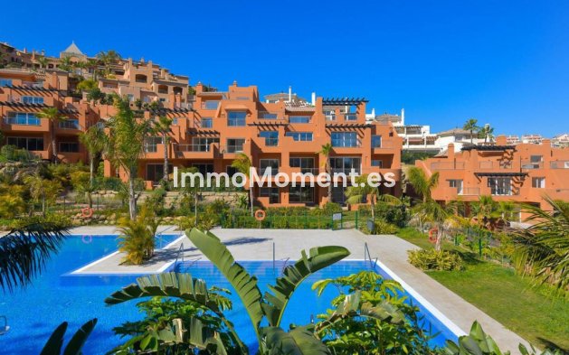Resale - Apartment - Marbella - Nueva Andalucía