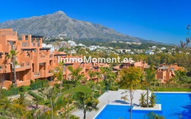 Resale - Apartment - Marbella - Nueva Andalucía