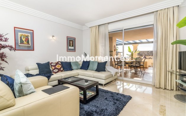 Resale - Apartment - Marbella - Nueva Andalucía