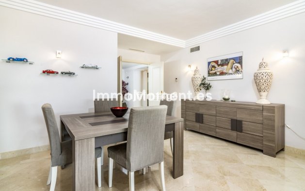 Resale - Apartment - Marbella - Nueva Andalucía