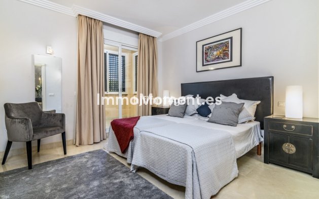 Resale - Apartment - Marbella - Nueva Andalucía