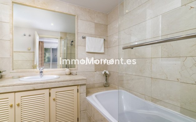 Resale - Apartment - Marbella - Nueva Andalucía