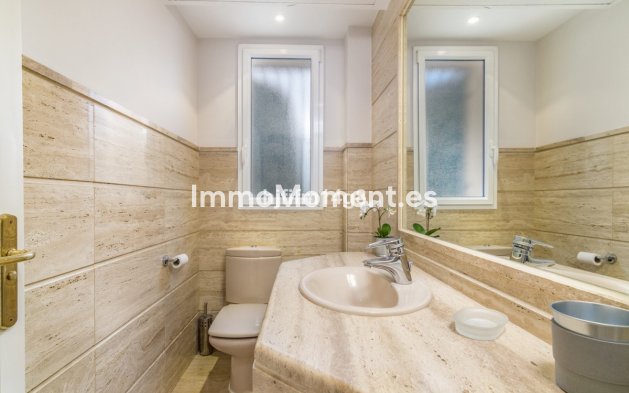 Resale - Apartment - Marbella - Nueva Andalucía