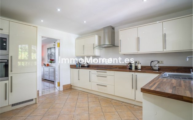 Resale - Townhouse - Marbella - Nueva Andalucía