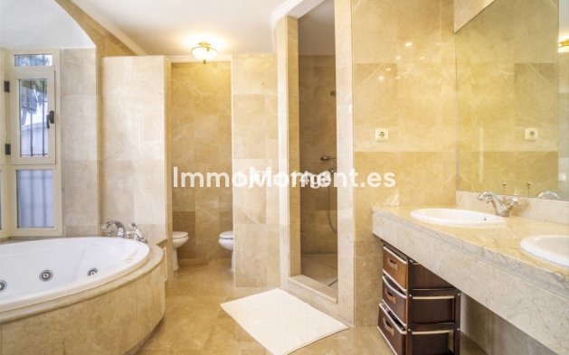 Resale - Townhouse - Marbella - Nueva Andalucía