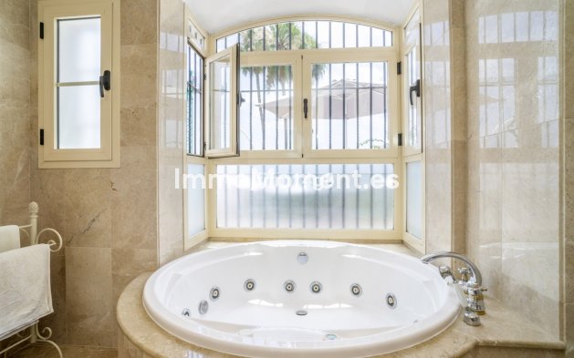 Resale - Townhouse - Marbella - Nueva Andalucía