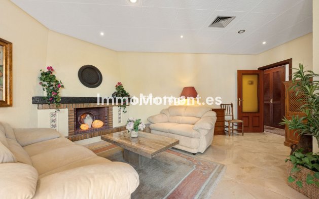 Resale - Apartment - Marbella - Nueva Andalucía