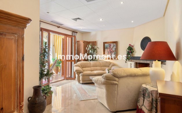 Resale - Apartment - Marbella - Nueva Andalucía