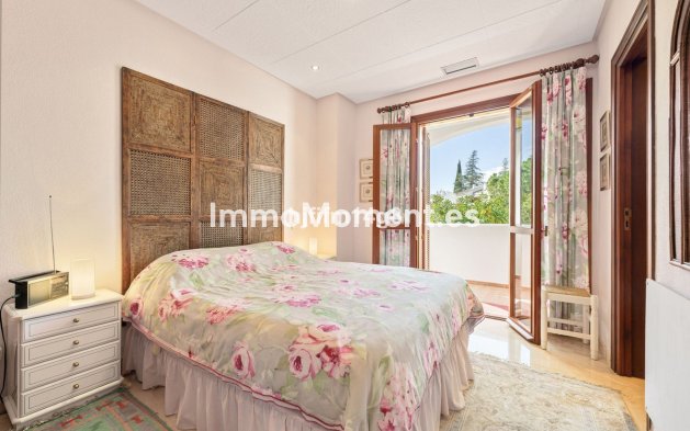 Resale - Apartment - Marbella - Nueva Andalucía