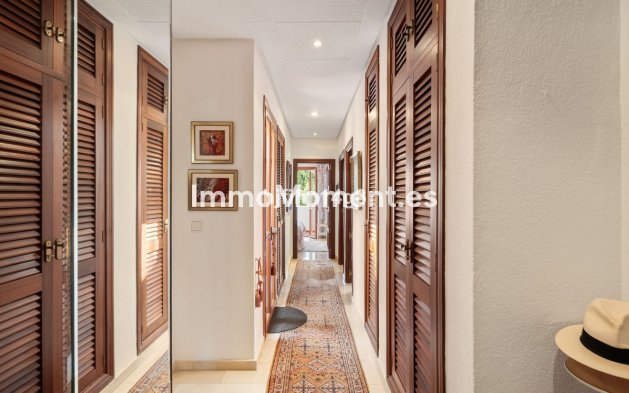 Resale - Apartment - Marbella - Nueva Andalucía