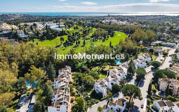 Resale - Apartment - Marbella - Nueva Andalucía