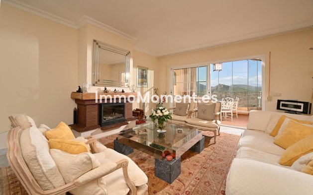 Wiederverkauf - Wohnung -   Inländisch - Alhaurín el Grande Centro