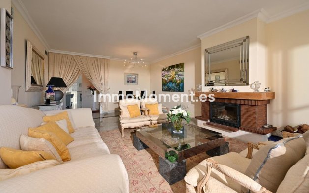 Wiederverkauf - Wohnung -   Inländisch - Alhaurín el Grande Centro