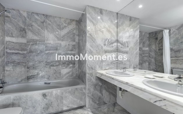 Bestaande woning - Geschakelde woning - Marbella - Nueva Andalucía